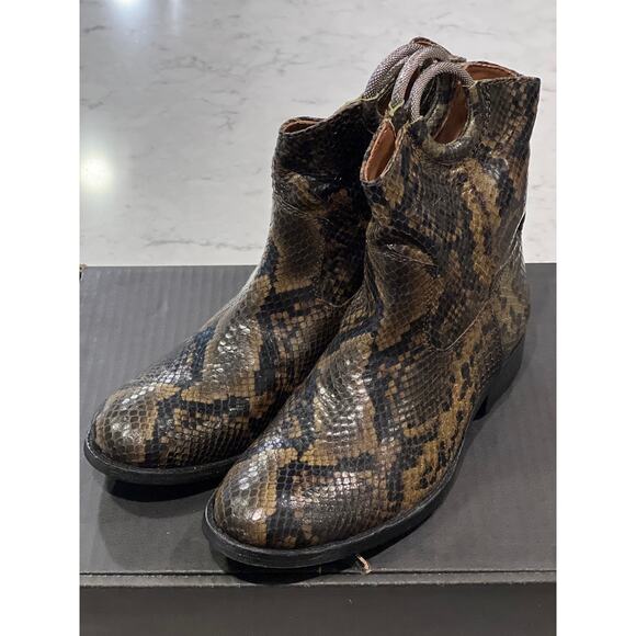 NWT Frye Women’s Snake Print Melissa Pull On Ring Short Ankle Boots Size 6 Olive - Picture 2 of 8